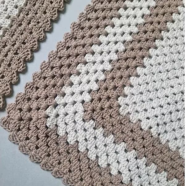 Tapete croche 01 passadeira 115cm X 50cm + 02 tapetes 72cm X 50cm Feito com barbantes Apolo N° 06