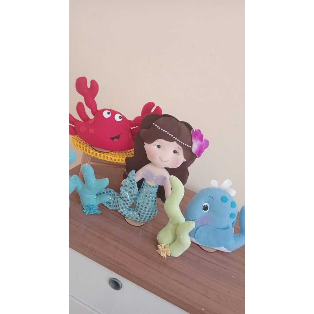 Pequena Sereia em feltro/ decoração de festa/decoração quarto criança.