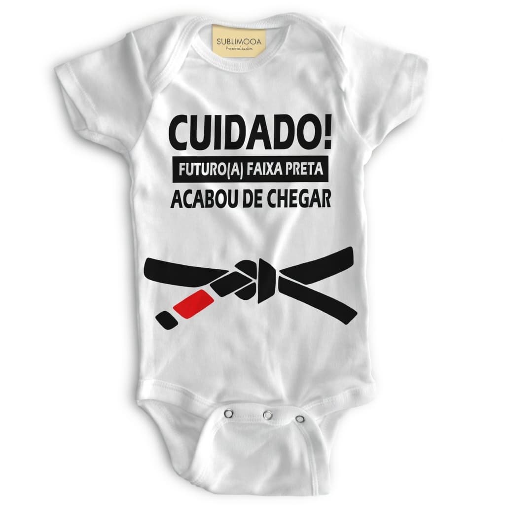 Body Bebê Personalizado – Cuidado! Futuro(a) Faixa Preta Acabou de Chegar – Poliéster + Elastano – Estica!