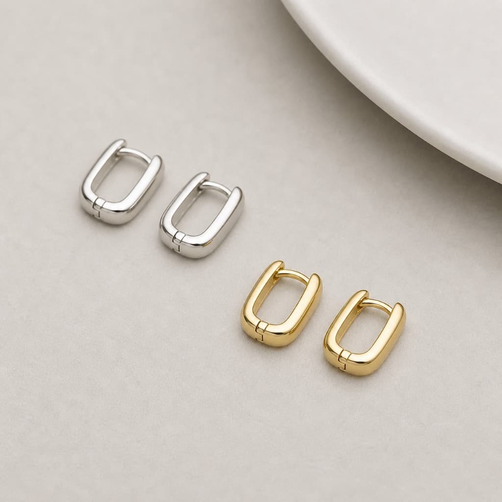 Brinco Argola Retangular Pequeno 0,6cm Banhado Ouro 18K e Prata 925 | Delicado