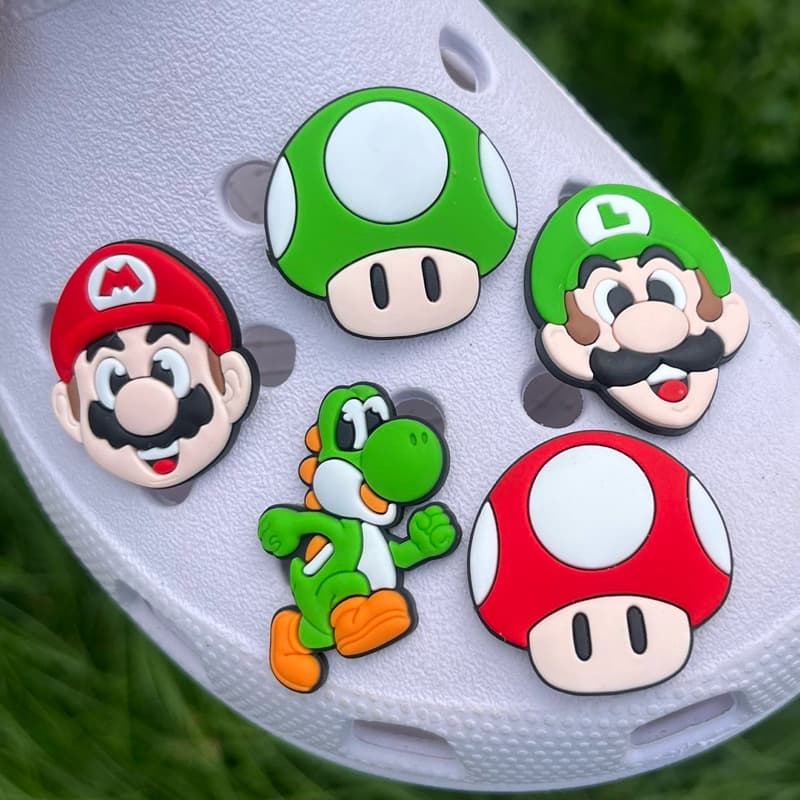 Kit Pins Mario Bros Luigi Yoshi Cogumelo | Acessório para Sandália Infantil e Adulto | Encaixe Universal