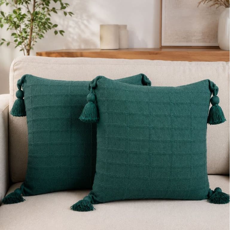 Capa Almofada Decorativa Bege com Textura Xadrez e Tassel Boho Chic