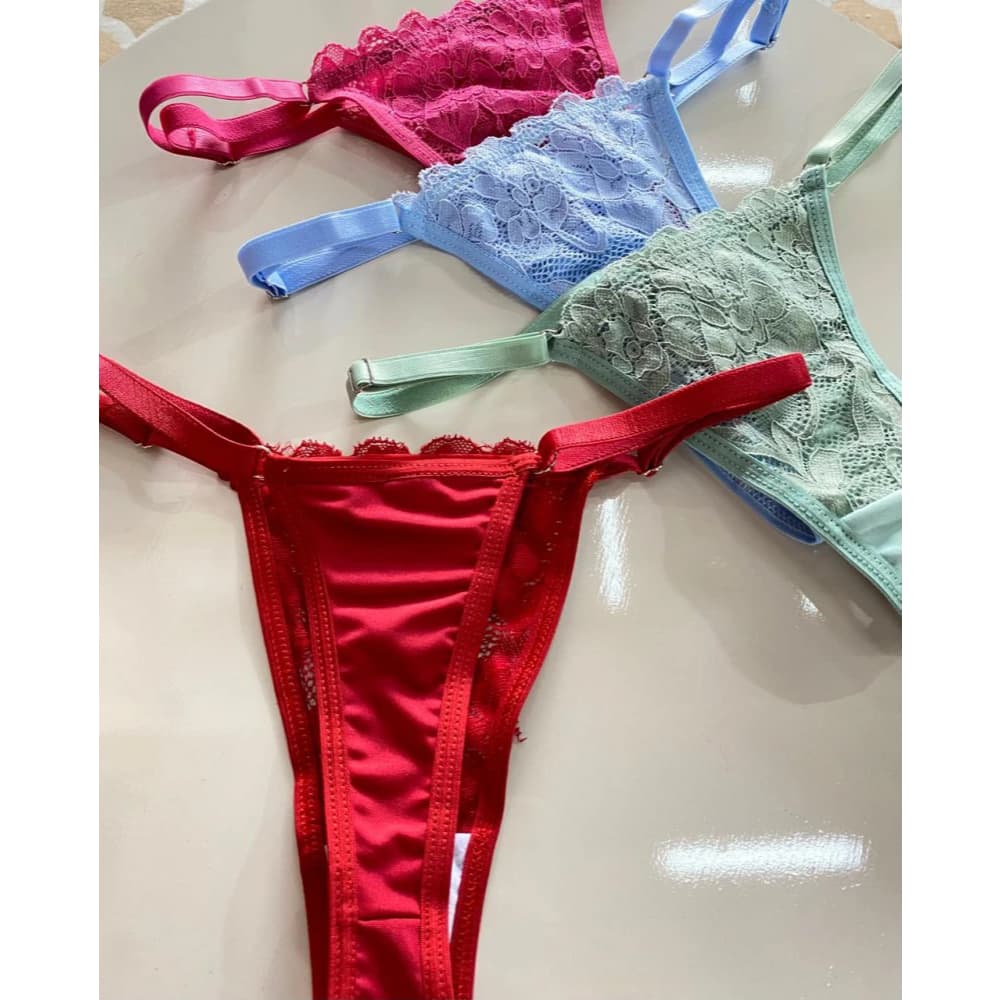 Kit ate 04 Calcinha Feminina Fio Duplo Confeccionada em Renda Delicada e Macia, com Regulagem Latera