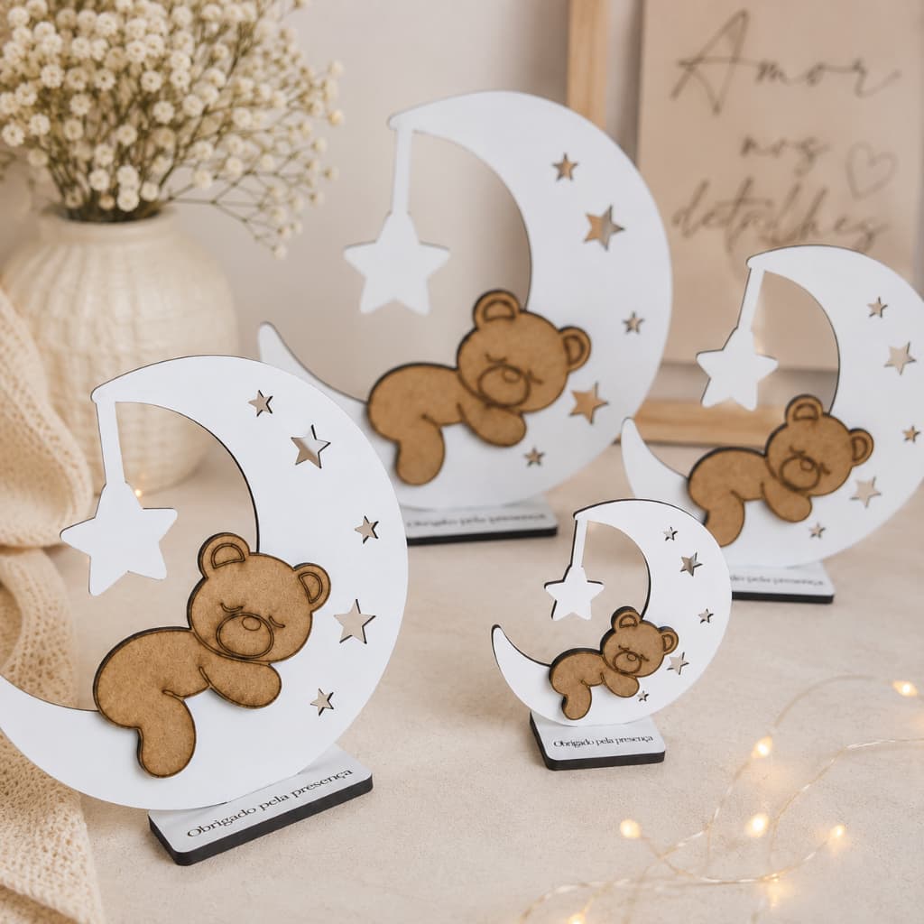 Kit 30 Lembrancinhas de Mesa Ursinho na Lua para Bebê Menino Chá de Bebê em MDF Branco Festa Infantil