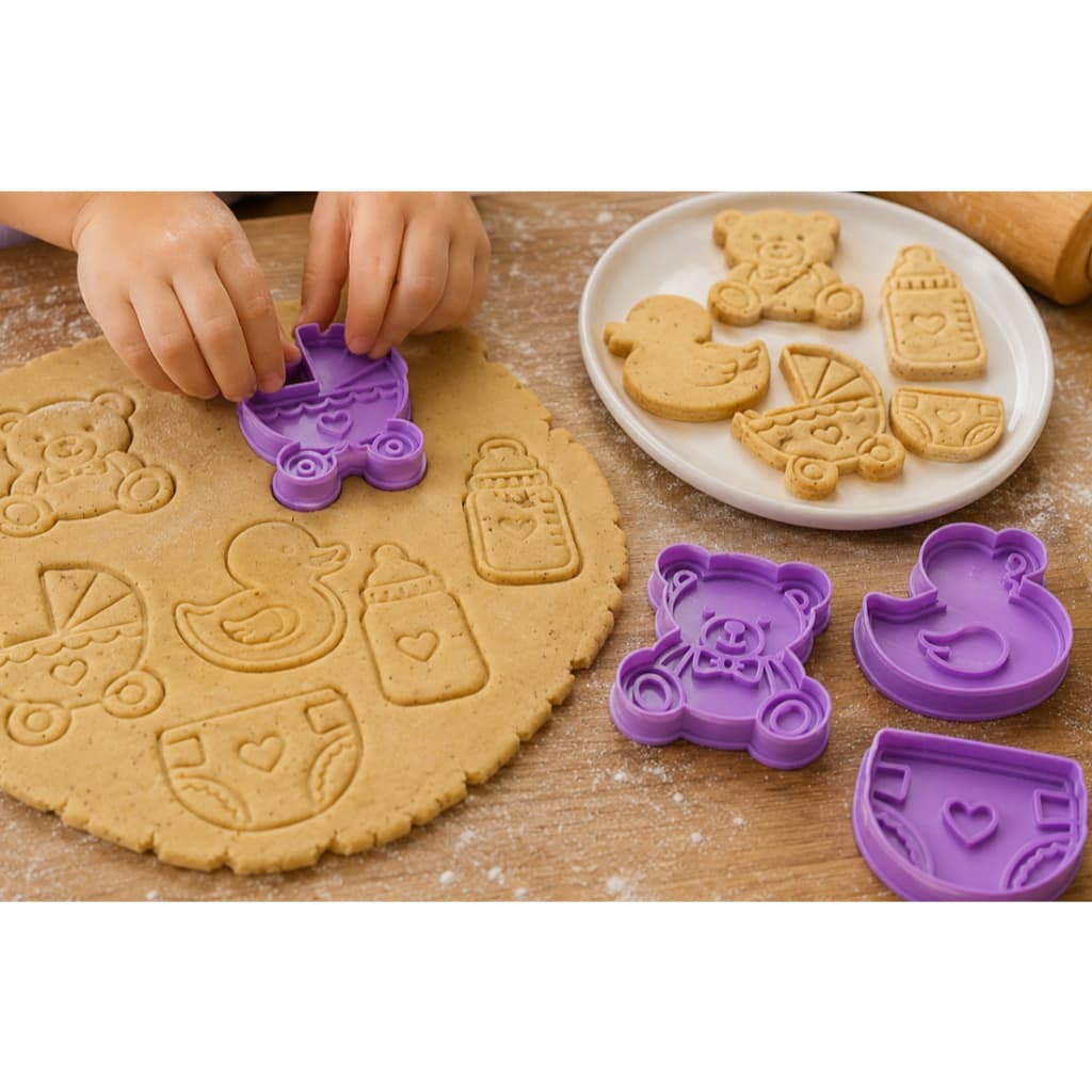 Kit 5 Cortadores Tema Bebê em PLA Premium – Ursinho, Patinho, Mamadeira, Carrinho, Fralda e Berço – Ideal para Biscoitos