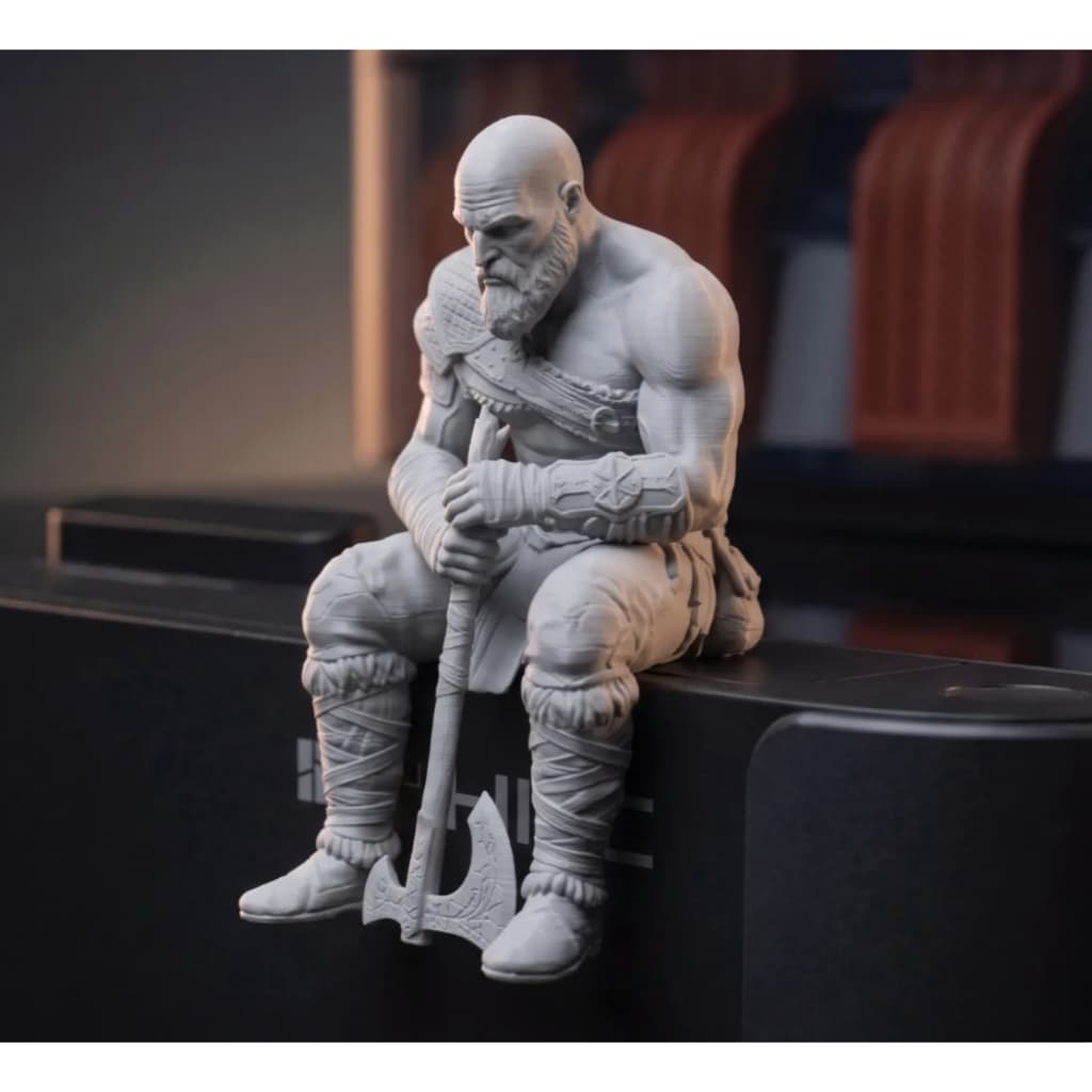 Figura Decorativa Kratos Sentado | Mini Estátua Colecionável God of War para Prateleiras e Monitores | Impressão 3D