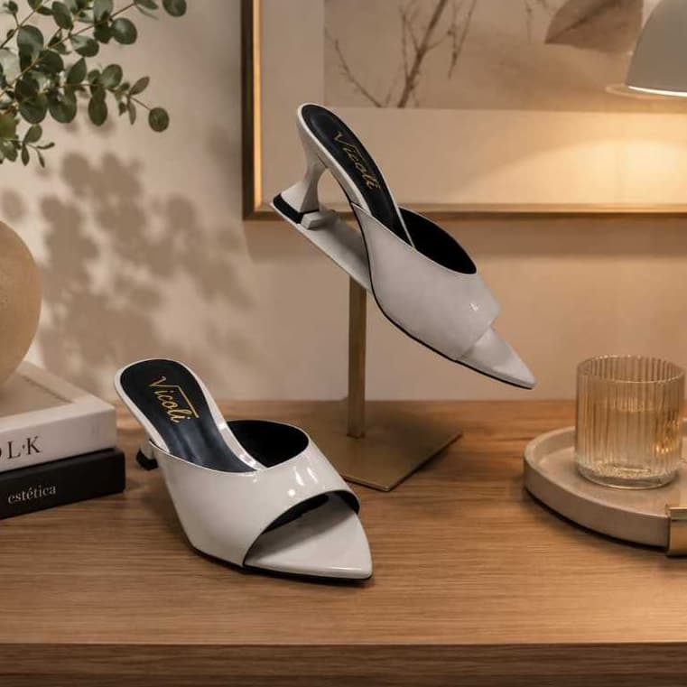 Sandalia Tamanco  mule casual feminino salto taça estilosa bico fino verniz corte laser moda luxuosa