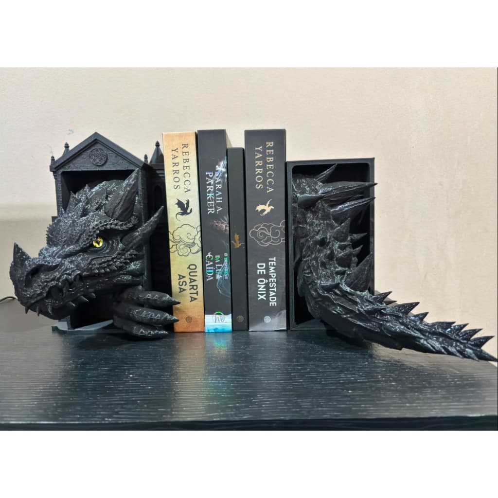 Booknook Dragão Preto – Aparador de Livros Fantasia com Olhos Realistas | Decoração Literária Quarta Asa