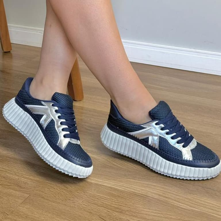 Tênis Feminino Casual Fashion Preto e Dourado, Plataforma Chunky com Solado Branco, Estilo Trendy, Conforto e Versatilid