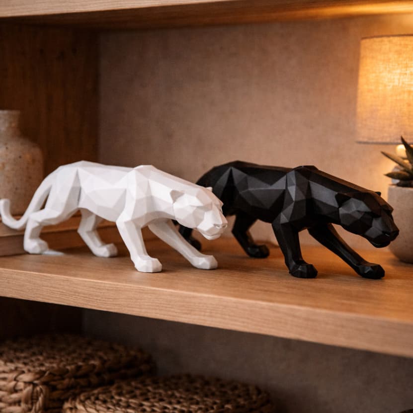 Estátua Pantera Negra Geométrica Decorativa | Escultura para Casa, Sala e Quarto | Preto/Branco