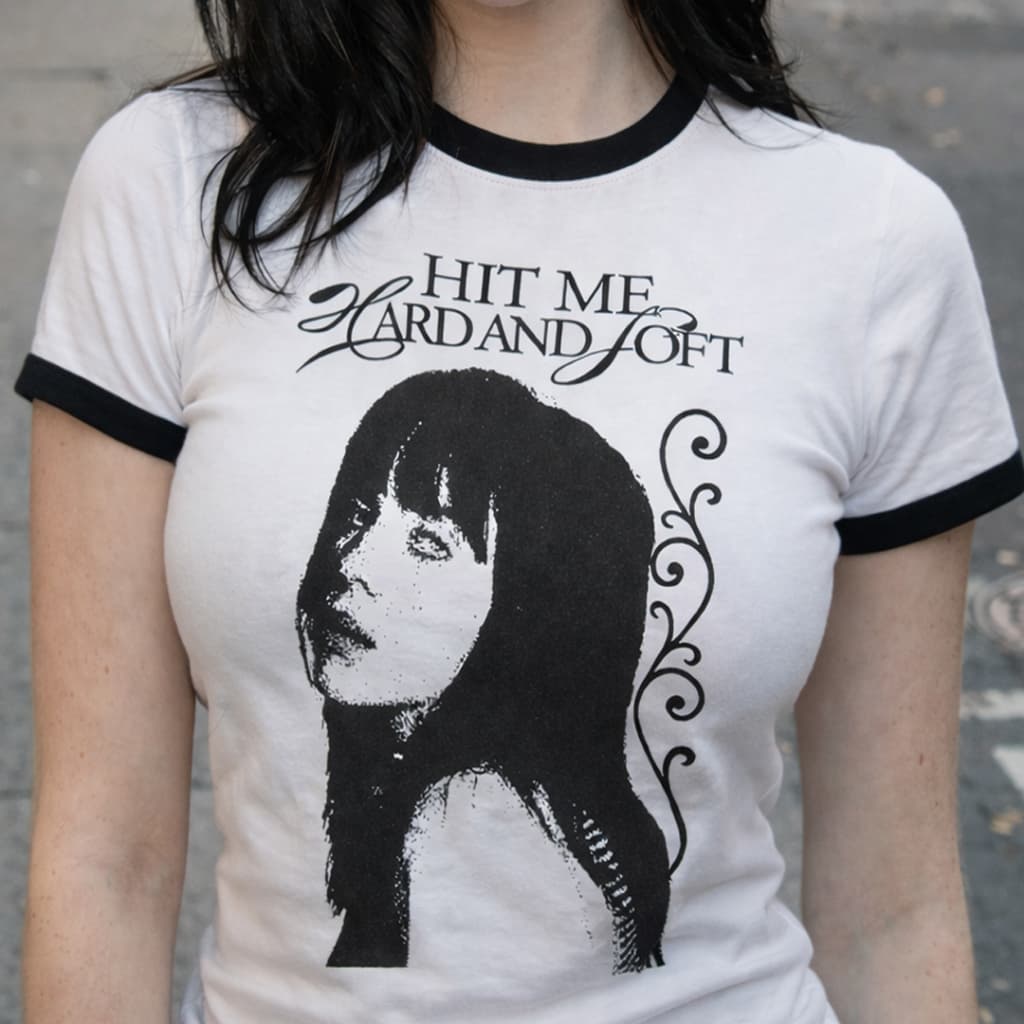 Camisa Feminina Baby Tee Billie Eilish Hit Me Hard And Soft T-shirt Vintage Y2K estética BabyLook