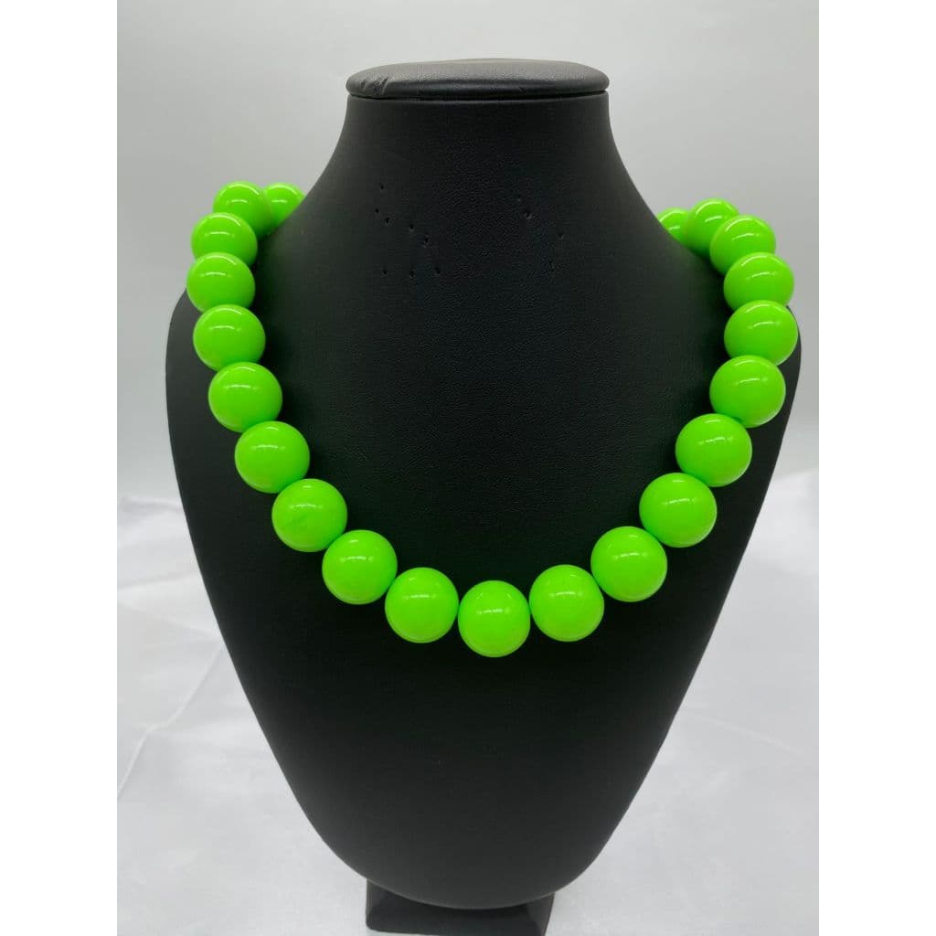 Colar de Bolas – Elegância que Nunca Sai de Moda