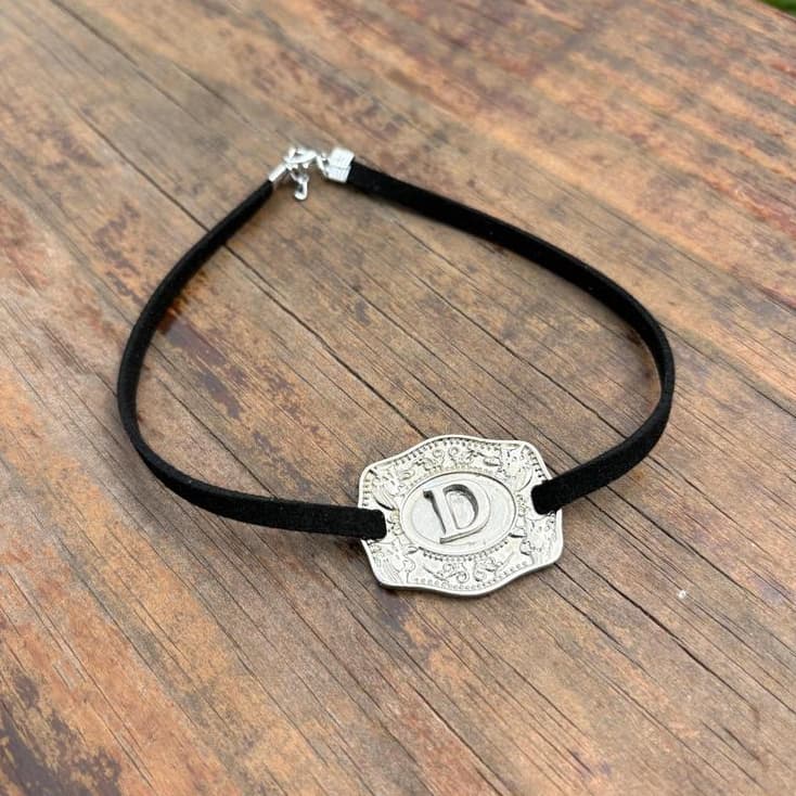 Choker gargantilha fivela personalizada com letra prateada estilo boho country sertanejo rodeio