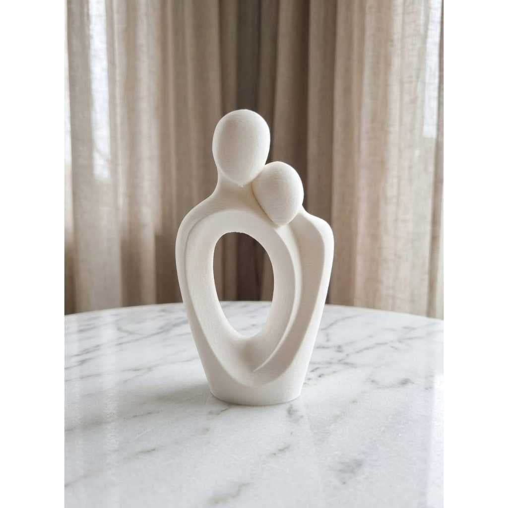Escultura Decorativa Casal Abraço Eterno Design e Textura Suave Decoração de Interiores Sala Moderna