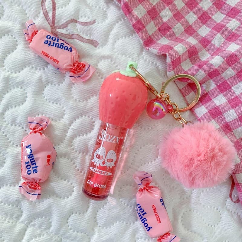 Lip Gloss Morango com Chaveirinho e Pompom