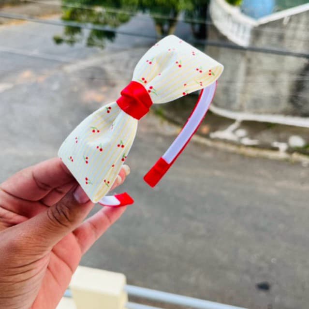 TIARA INFANTIL COM LAÇO ESTAMPA DELICADA CEREJINHA🎀🍒