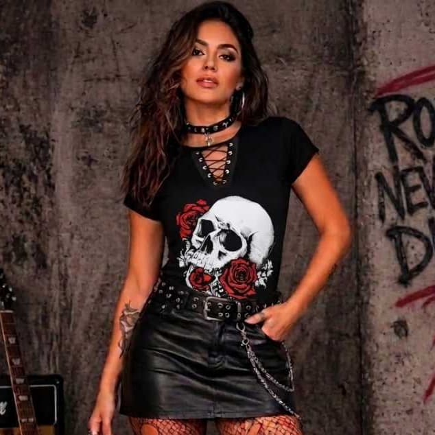 Blusa Feminina Rock Caveira Ilhós na Gola Manga Japonesa Viscolycra Premium