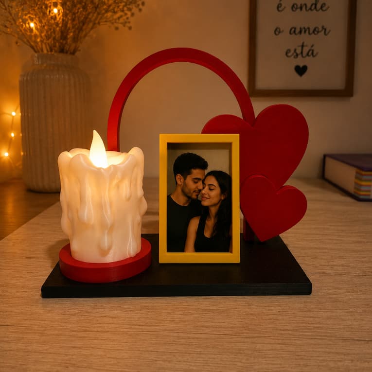 Porta-Retrato Dia dos Namorados com Vela LED – Decoração Romântica Casal Presente