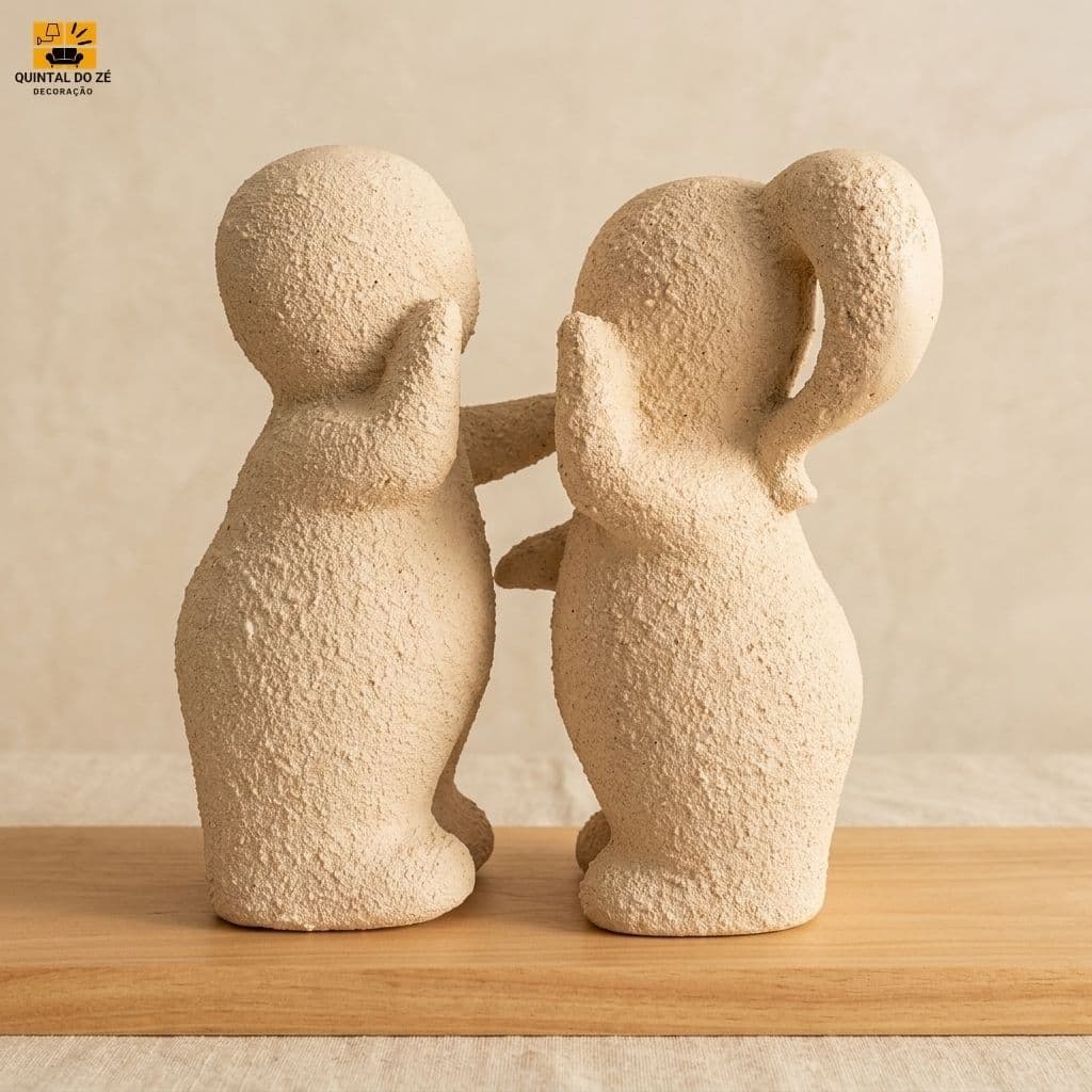 Escultura Casal Apaixonado em Gesso Premium 15cm Estátua Decorativa Romântica Moderna