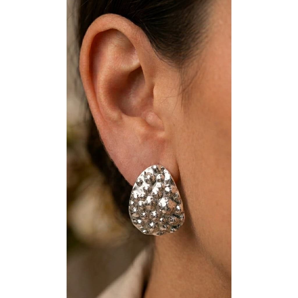 Brinco Feminino Martelado Elegante gotículas Prateado .