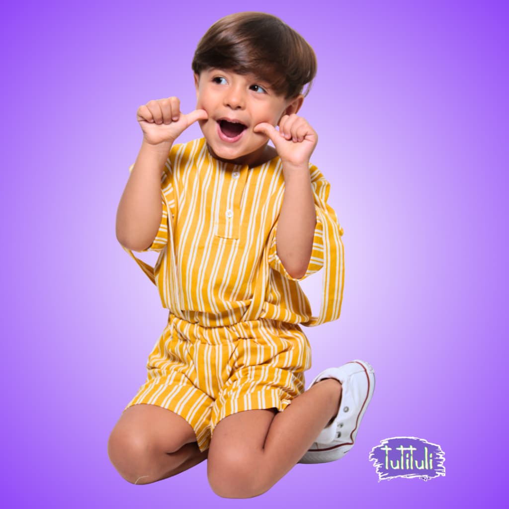 Bermuda Infantil Tutituli Linho Listrado Amarelo com Elástico e Suspensório Qualidade Premium Estilo
