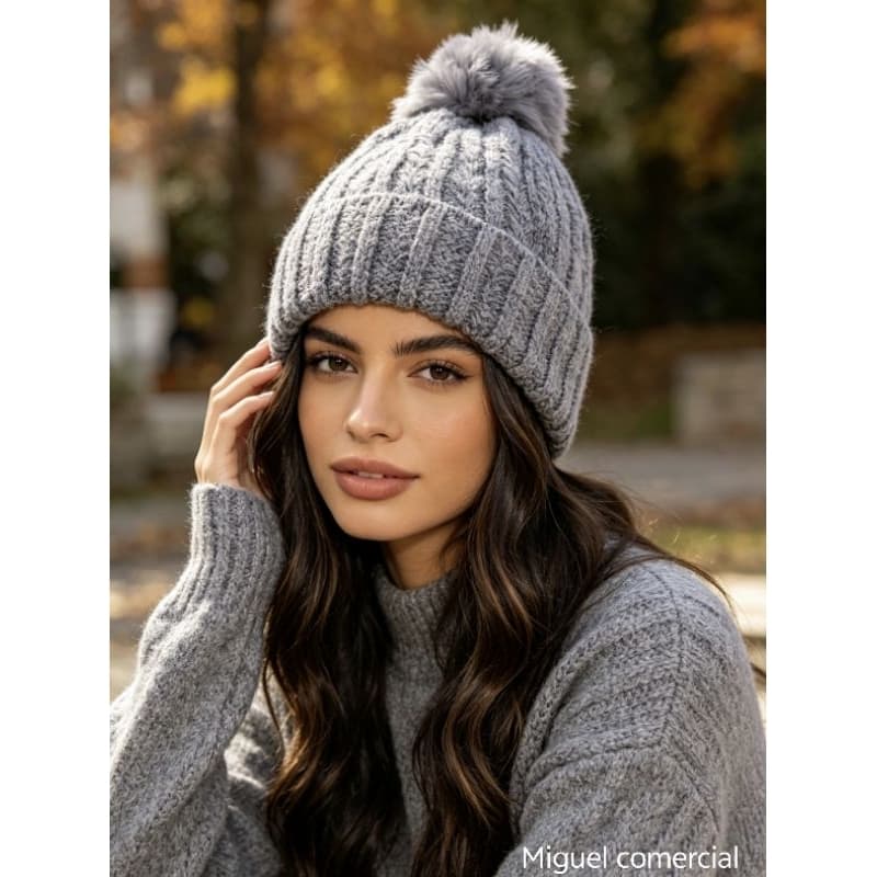 Gorro Feminino de Inverno com Pompom TOUCA DE LÃ OTIMA PARA USAR NO FRIO