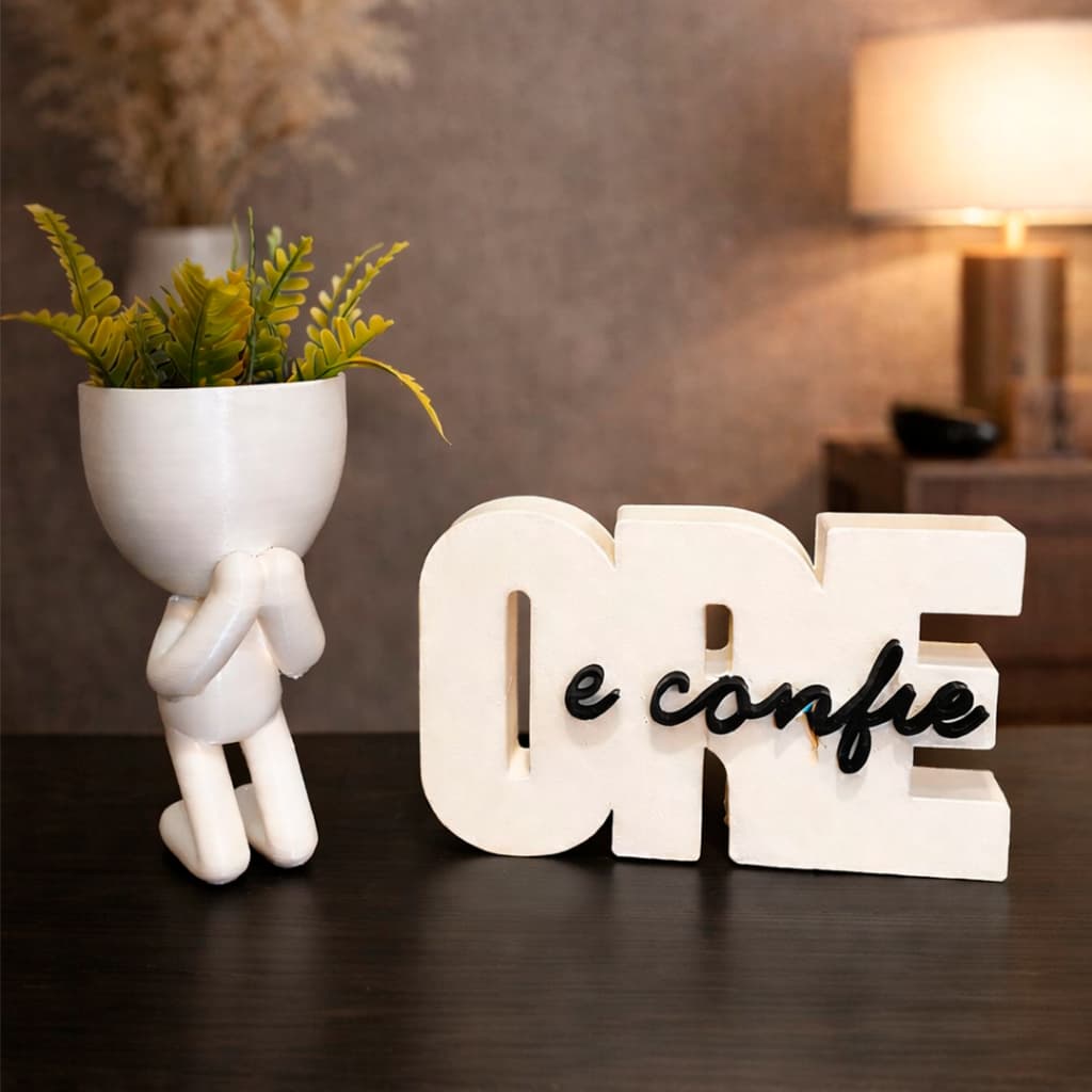 Kit Vaso Decorativo Ore e Confie | Letreiro + Vaso com Plantinha Artificial