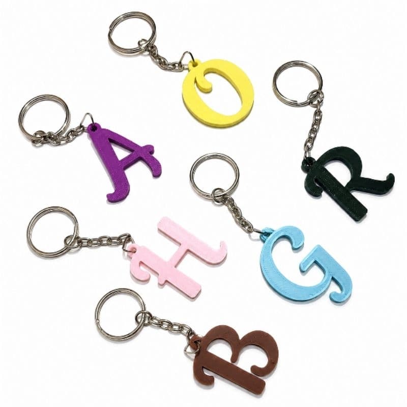 Kit com 1000 unidades chaveiro com inicial do nome personalizado, ideal para lembrancinhas e brindes.