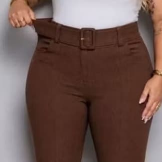Calça Feminina pluszesi com cinto encapada de tecido canelado macio com muito elastano