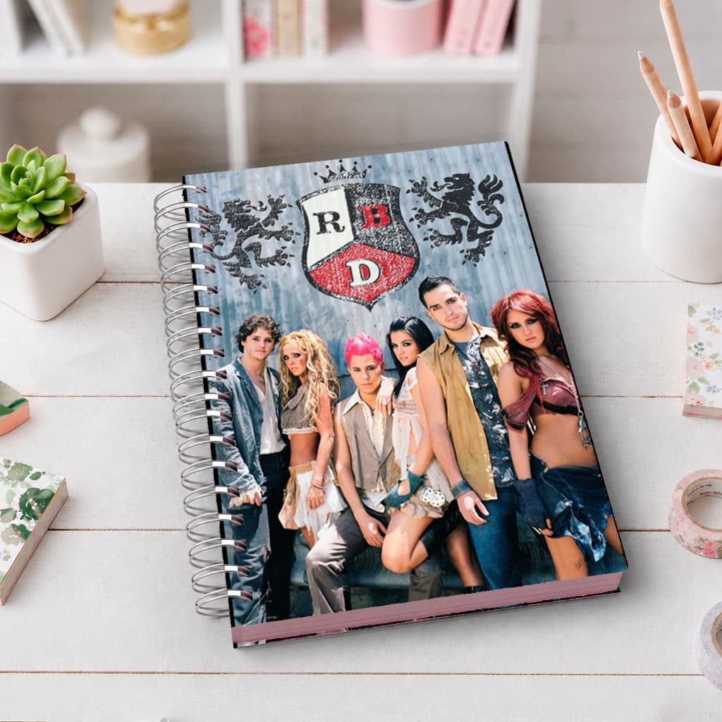 Caderno A5 Grupo RBD Rebelde | Capa Dura Premium | Wire-O | 80 Folhas | Ideal para Estudos