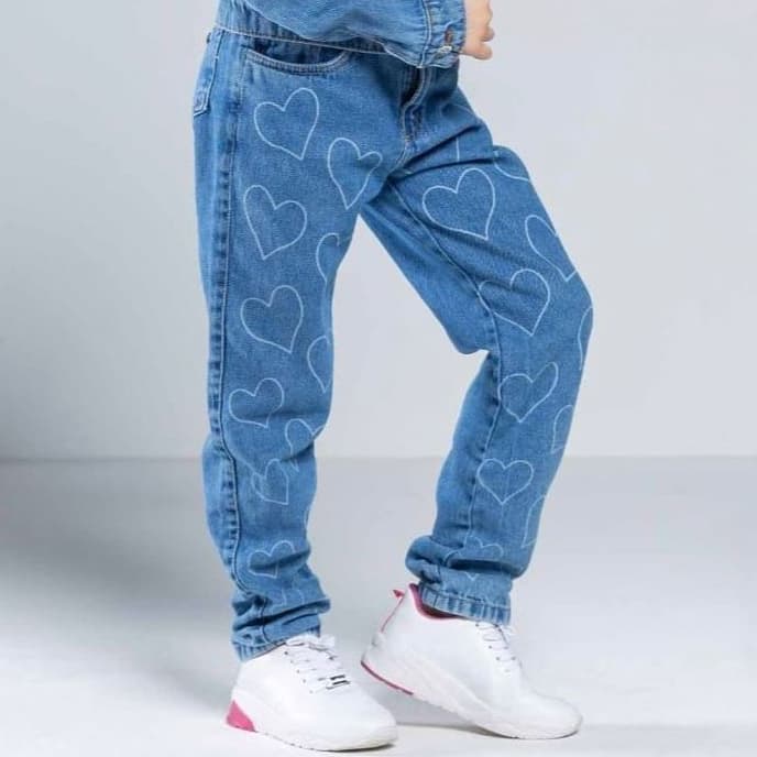 Calça Jeans Mom Desenho Coração Infantil Menina Juvenil