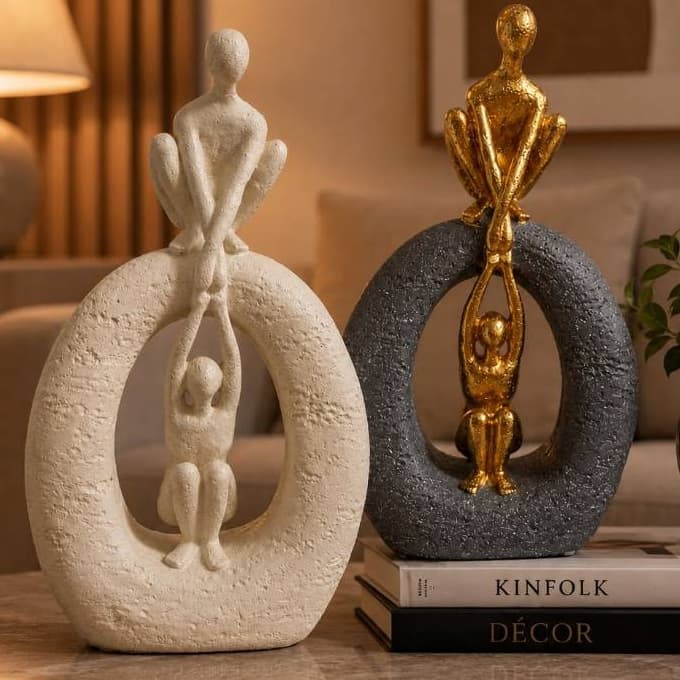 Escultura Decorativa Casal em Resina Dourada com Base Cinza e branca| Enfeite Moderno para Sala, Escritório e Quarto