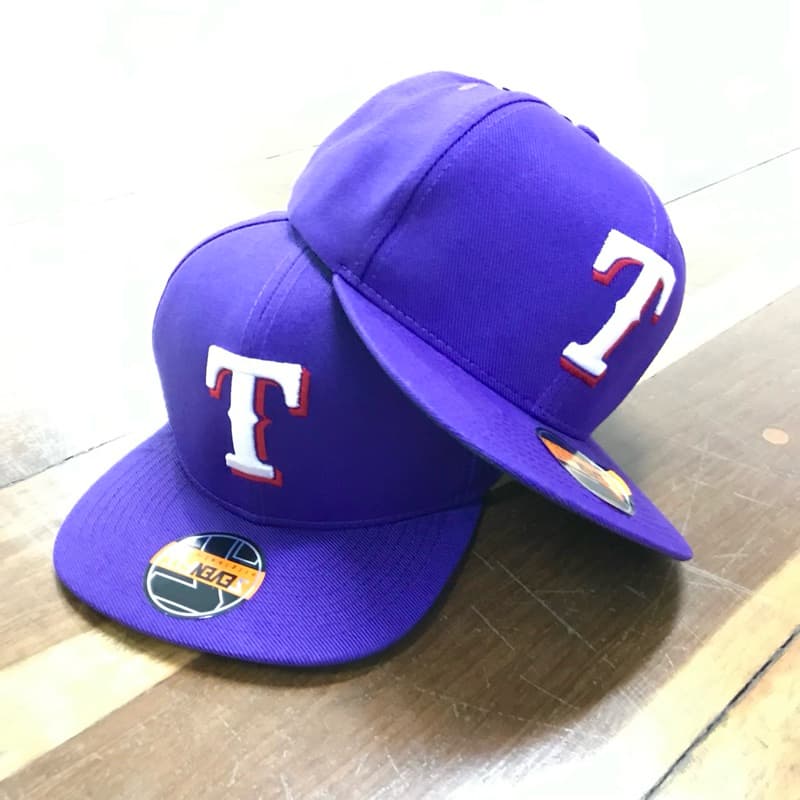Boné Aba Reta Símbolo “T” Masculino e feminino / SnapBack/  Bordado