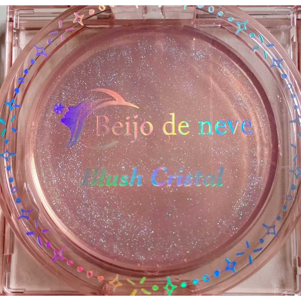 Beijo de Neve  lançamento Blush Cristal com particulas de brilho 2 cores que se adaptam ao tom da pele