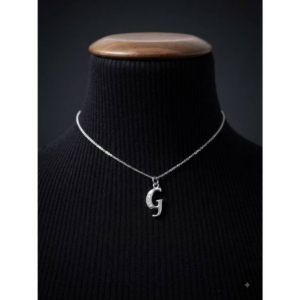 Colar Feminino Letras Prateado Delicado Corrente Fina Elegante
