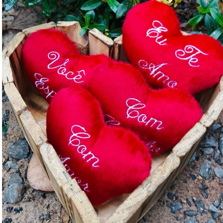 kit de 4 mini corações de pelúcia com frases para o dia dos namorados