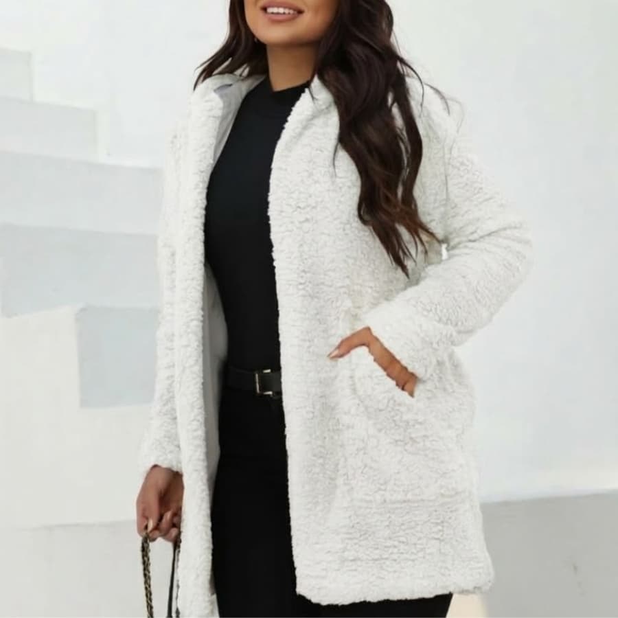Casaco Feminino Max Teddy Peludo Off White e Preto Capuz Forrado Inverno Luxo Elegante Quentinho