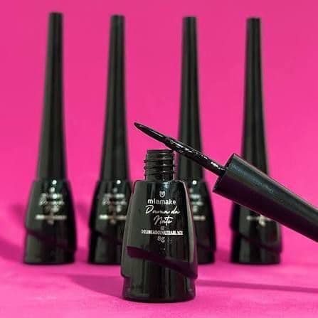 Delineador Líquido Preto Ultra Black Intenso com Ponta Fina de Alta Precisão, Traço Fácil e Secagem Rápida