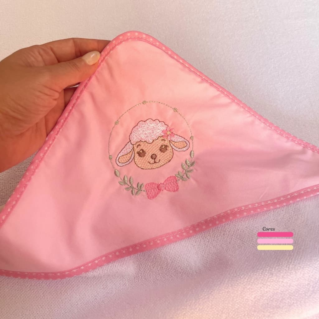 Toalha de banho bebê com capuz bordado de ovelhinha tamanho 70x70cm macia e absorvente para menina