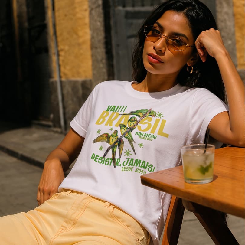Camiseta Feminina 100% Algodão Premium Estampa Brasil Copa Futebol Papagaio Não Racha Alta Definição