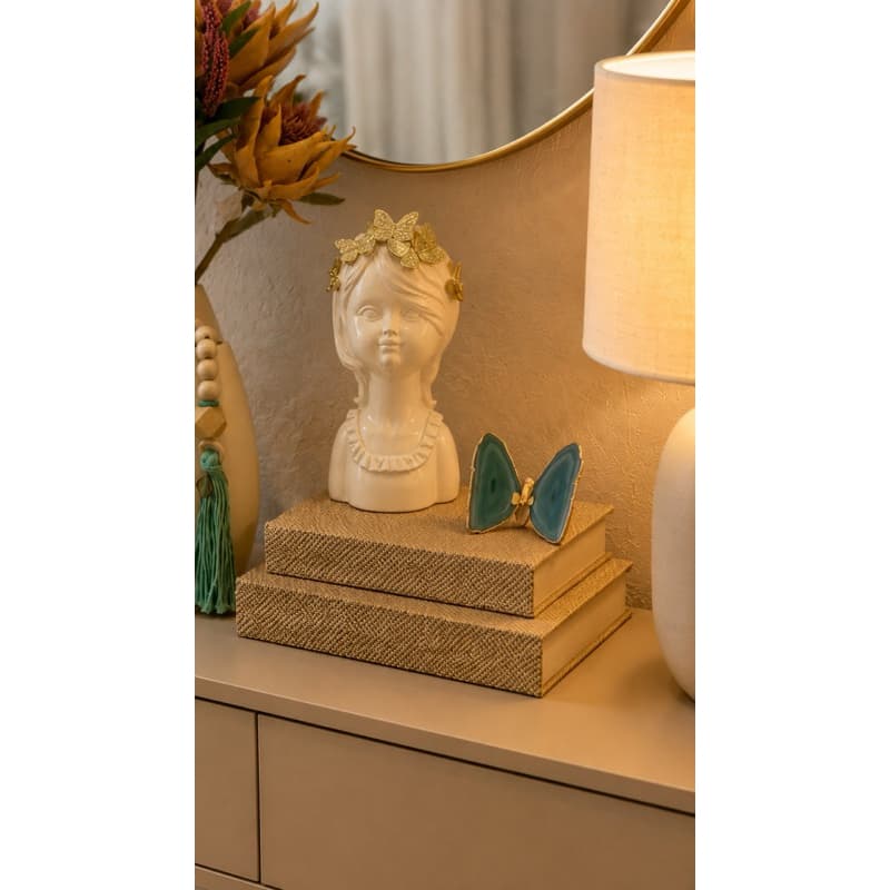 Escultura Menina com Borboleta cerâmica offwhite Homedecor