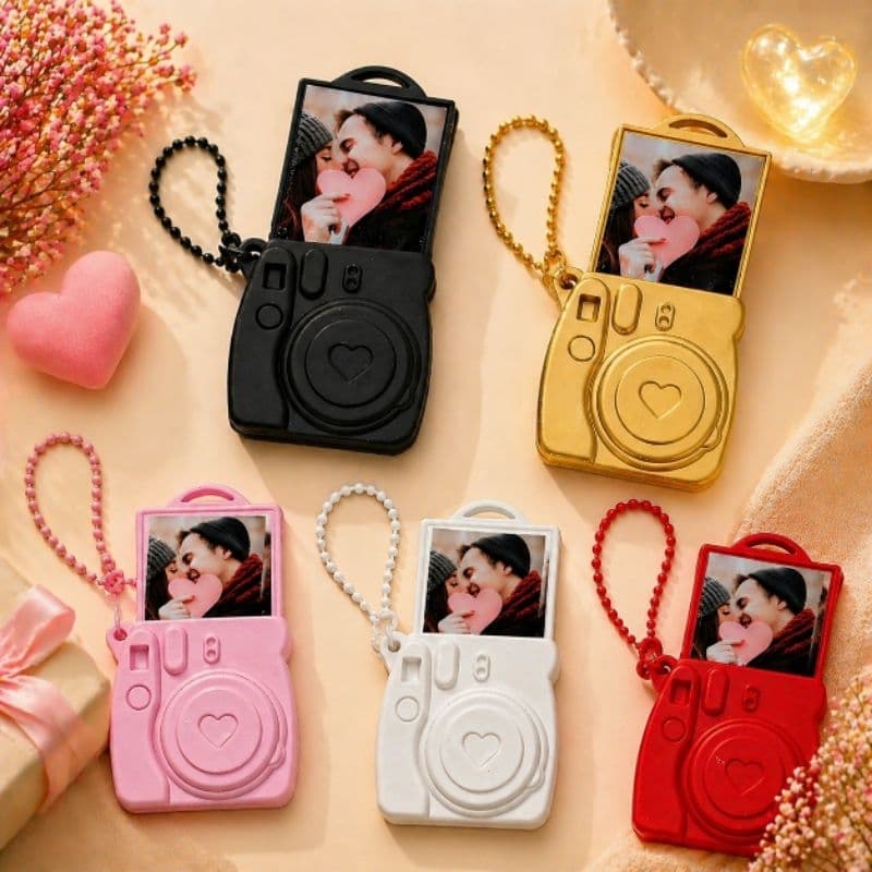 Kit 10 Chaveiros Câmera Retrô com Porta Foto Personalizada | Lembrancinha Dia dos Namorados, Casamento e Datas Especiais