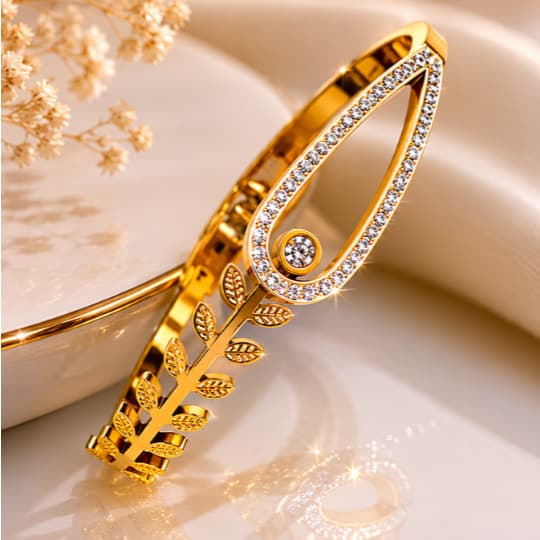 Bracelete Feminino em Aço Inox Dourado com Cristais Estilo Folha | Antialérgico e Elegante Luxo