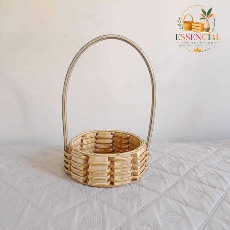 Kit 10 Cestas de pinus 15x15 tecida de sintético para lembranças e decorações.