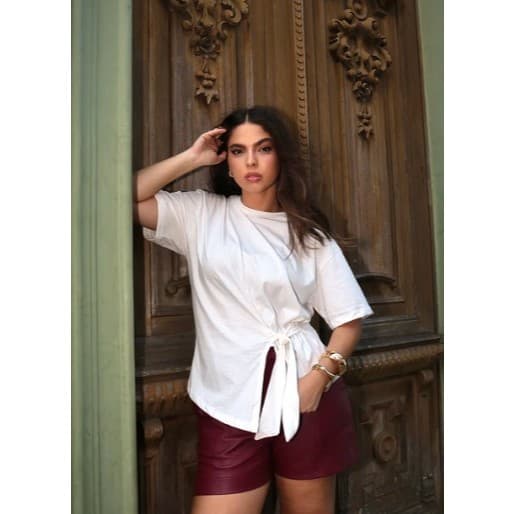 Camiseta T-Shirt Branca Feminina Estilo Blusa Básica Versátil Com Amarração Moderna