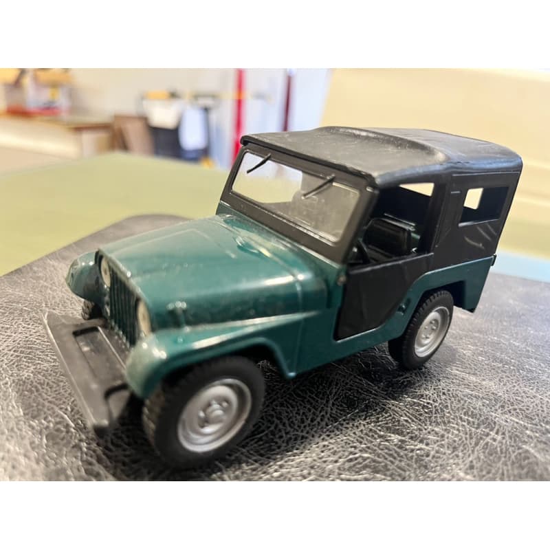 Miniatura de metal jeeps Willys!Baixamos!LEIA ANÚNCIO!