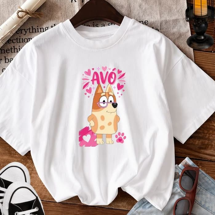 Camiseta Camisa Blusa Feminina 100%Algodão Bluey e Bingo, Avó estilosa delicada Lançamento