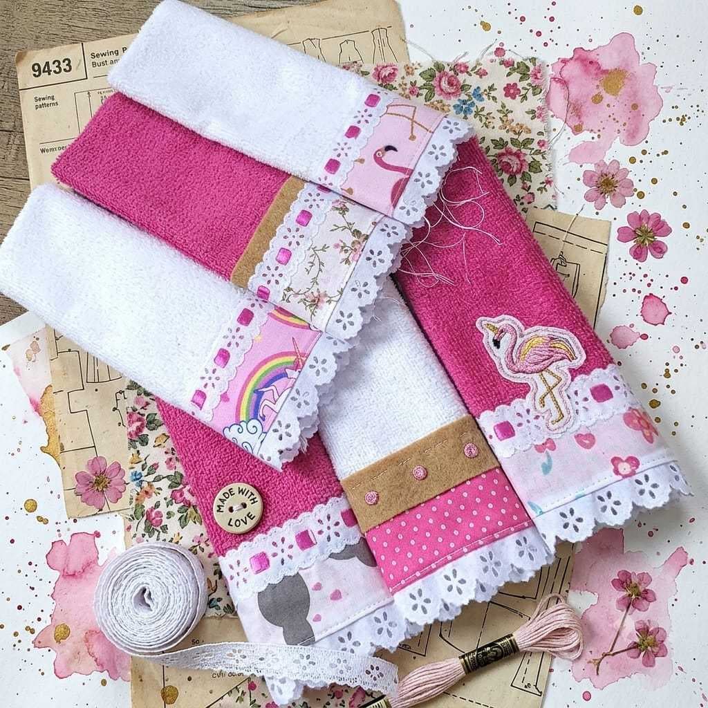 Toalhinha BABETE Ombro Ou Boca Com Lasy Kit 12 Unidades Passeio Modelo SUPER LUXO 100% Algodão Estampadas Variadas