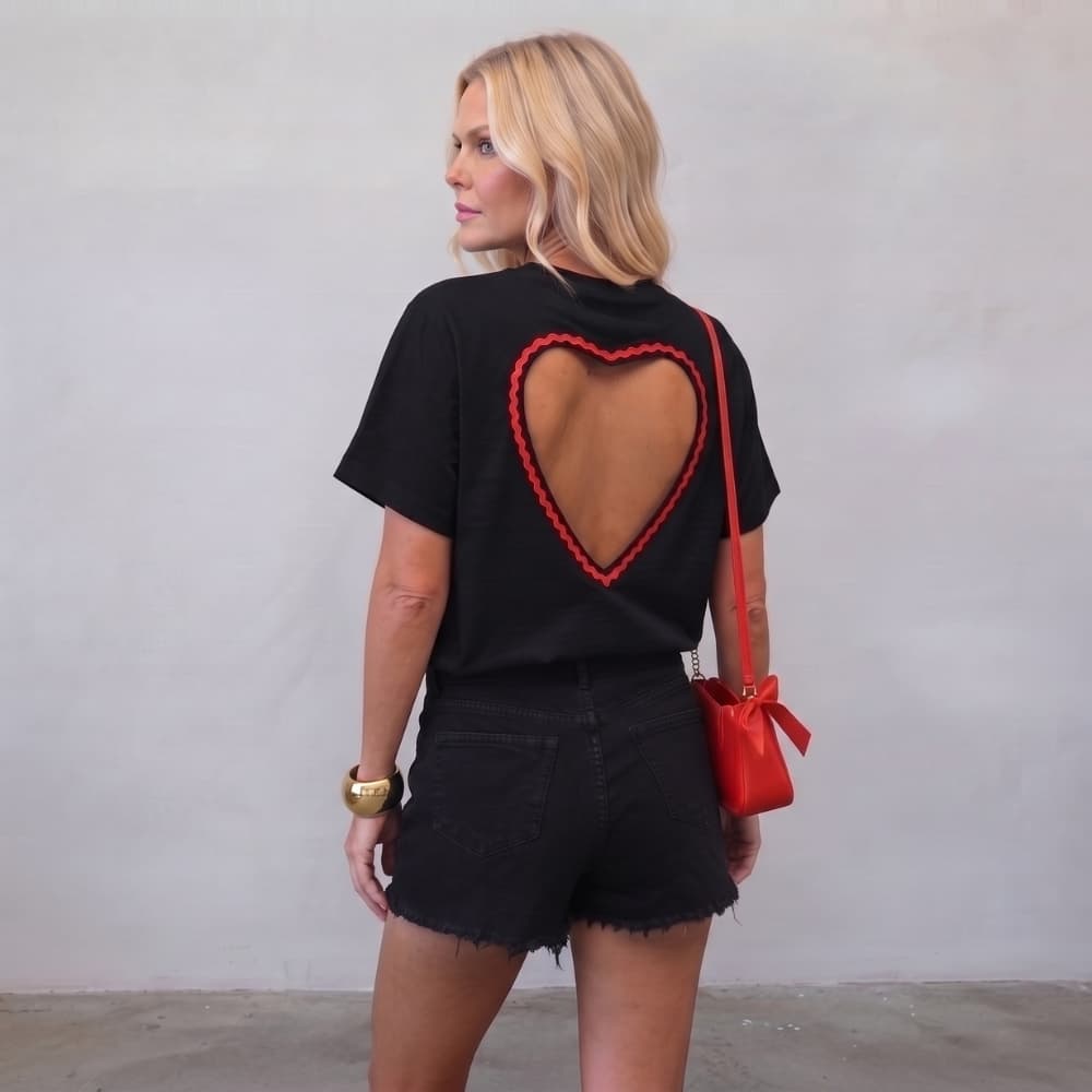 Blusa com Recorte de Coração nas Costas Estilo Over Feminina Estilosa