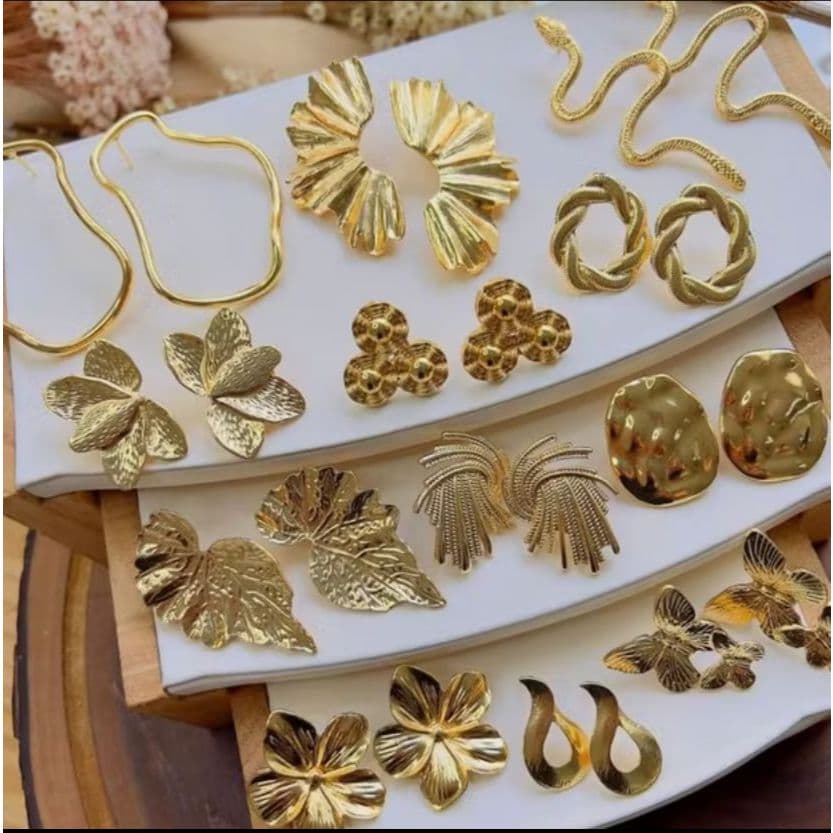 Conjunto 5 Brincos ou 2 Pares Folheados a Ouro 18k e Prata Coração Martelado Folha Kit Brinco Feminino Dourado Elegante